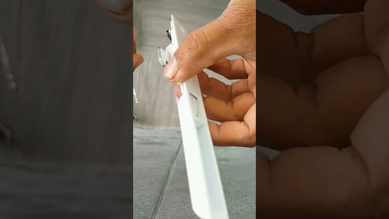 sebenarnya mudah jer nak pusing kan penyankut lock sliding door.hanya buka skru saja.