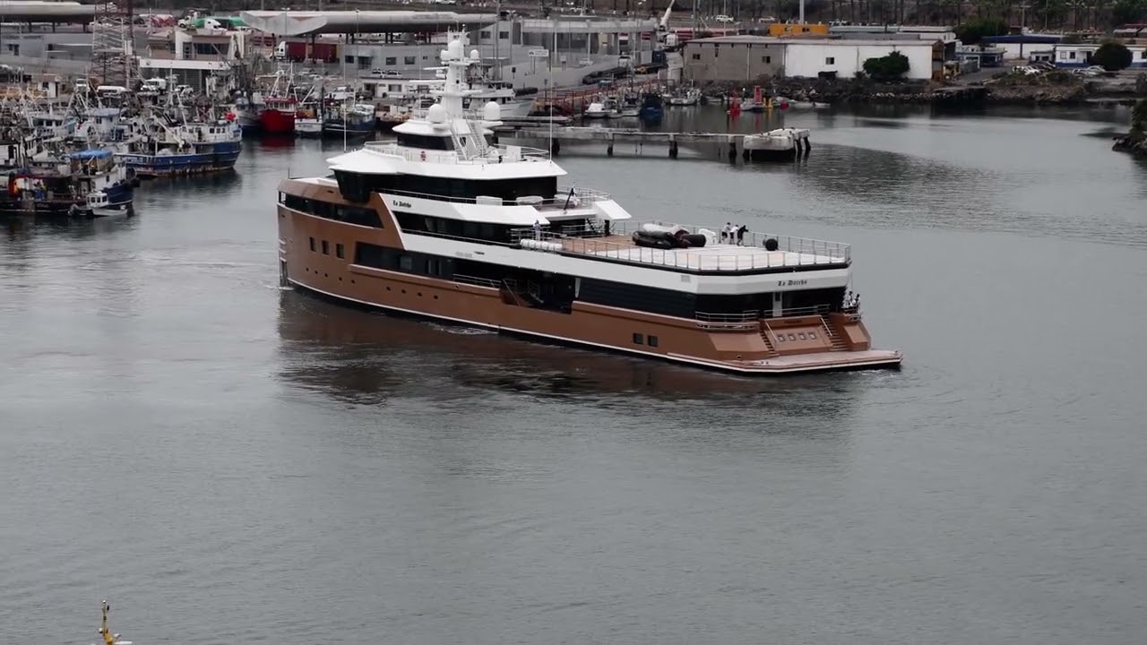 How do you dock a multi-million dollar mega yacht? Very Slowly apparently. SeaXplorer 77 