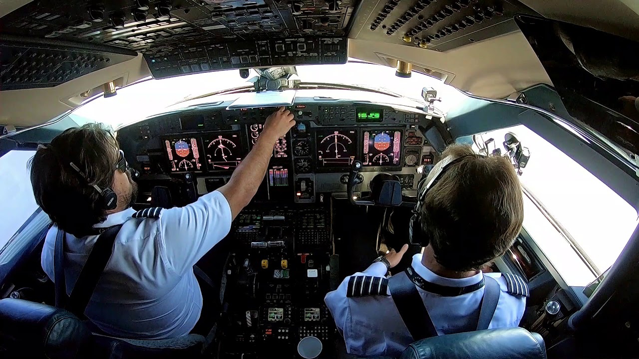 Landing at St. Martin Maho Beach in the Gulfstream - Pilot VLOG 071