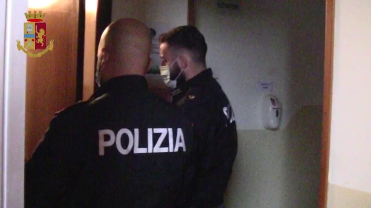 Conegliano, le perquisizioni della polizia in casa dei picchiatori di piazza Cima