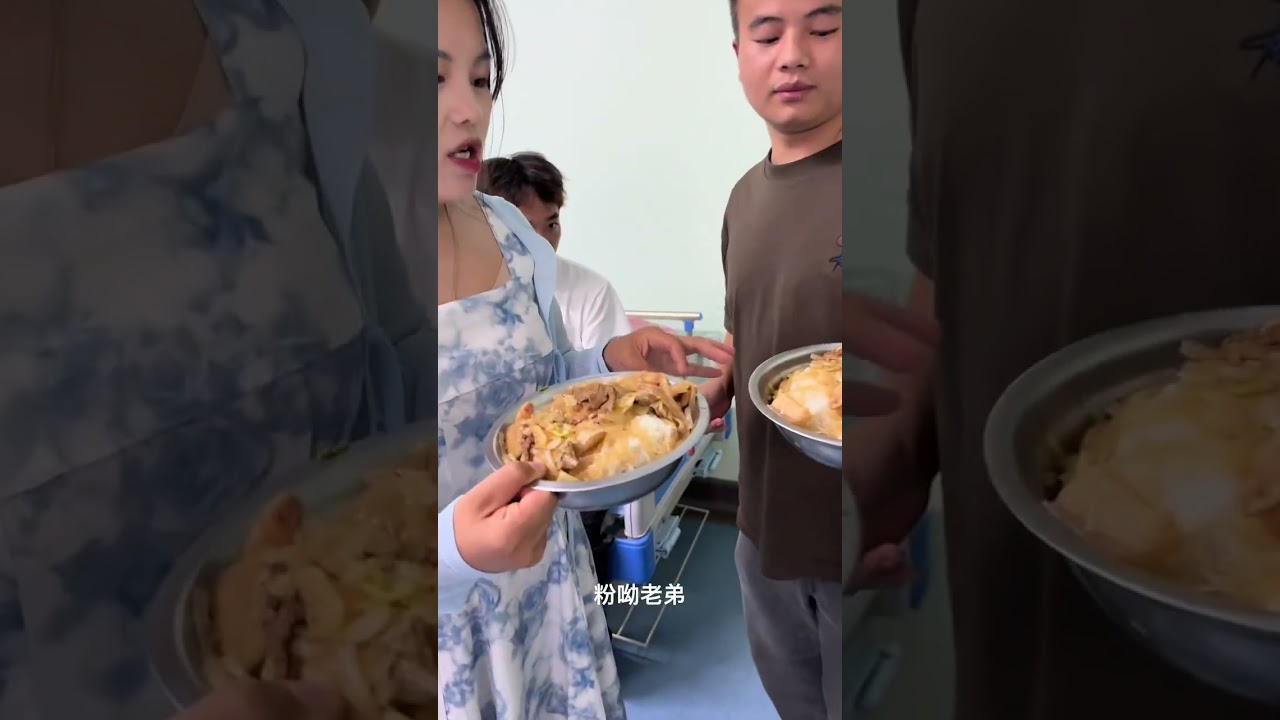 本来我安排老公在这边照顾家婆，我自己去妈妈那里，但是他不放心我一个人，更多也想去看老妈，就开车陪我去。咱俩早早起来煲汤，趁热拿去看在医院的妈妈，这些日子都是弟弟照顾，她看见我来都很开心，简单吃两口肉