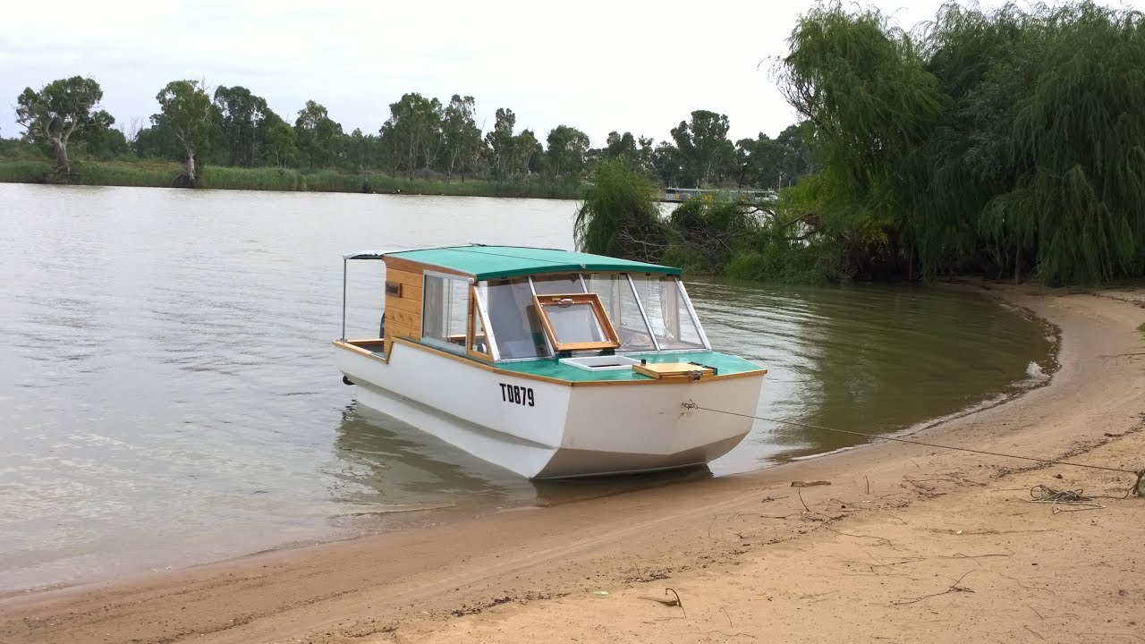 Small houseboat SemloH Murray river trip 2017