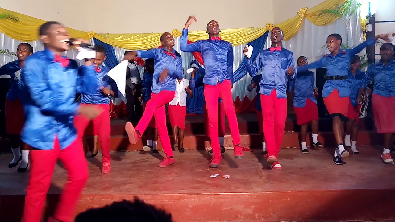 VIJANA WA UFUFUO NA UZIMA WASHAGANZA WATU MJINI TANGA