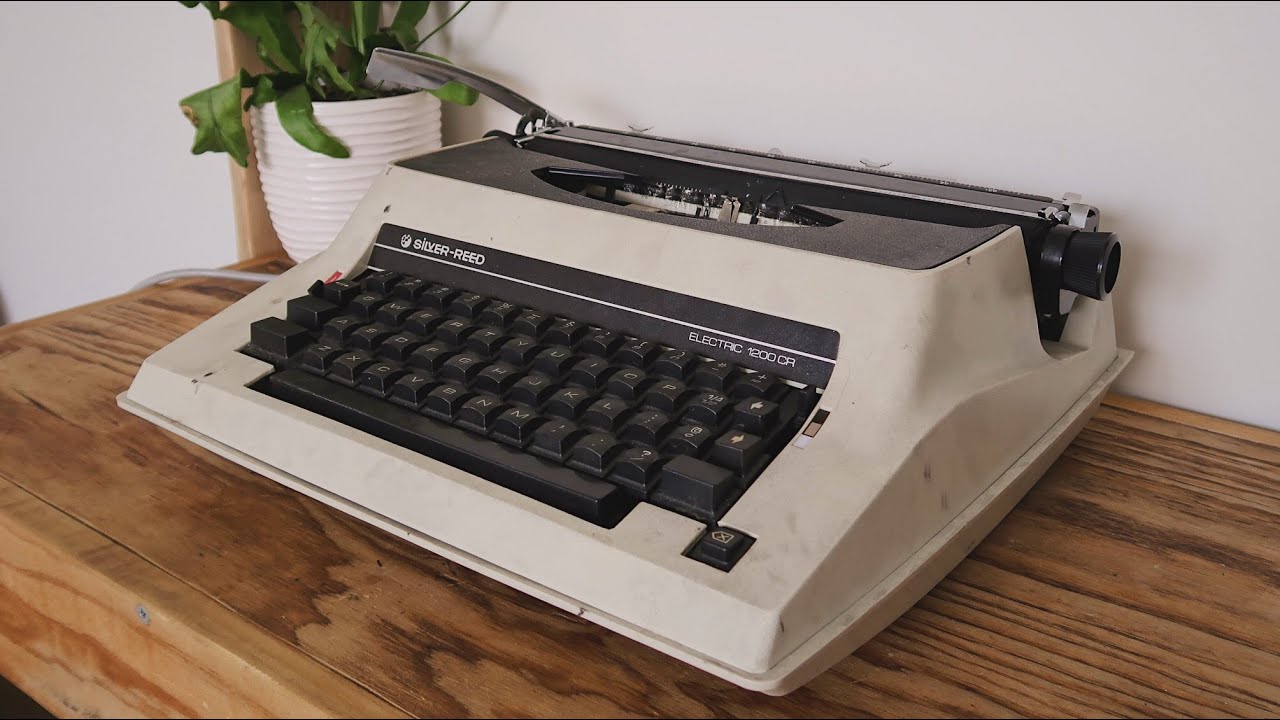 Fixing A Typewriter That Won't Type - Silver-Reed 1200CR Repair & Clean