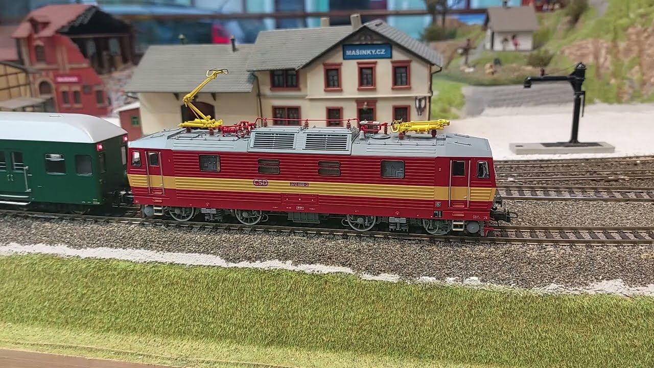 Elektrická lokomotiva řady 372   ČSD DCC, zvuk Roco 71222 + Rivarossi ČSD Hrs4330