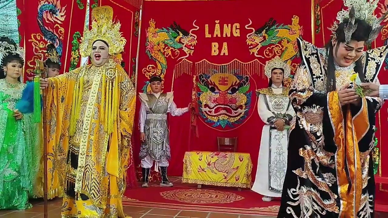 Trích:Thịnh Thế Trường Tồn. Đoàn Nghệ Thuật Tuồng Cổ Lăng Ba Phụng Cúng Tại Đền Quan Thánh Đế Quân.