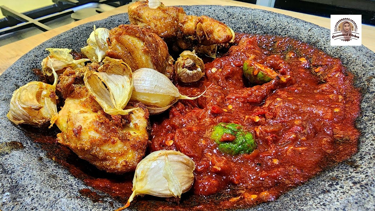 AYAM GORENG BAWANG PUTIH PLUS SAMBEL TERASI, GAGAL DIET LAGI NIH...