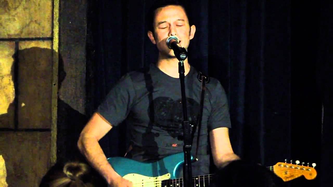 Joseph Gordon Levitt singing
