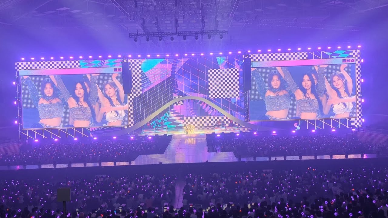 TWICE - Talk that Talk | TWICE 5TH WORLD TOUR 