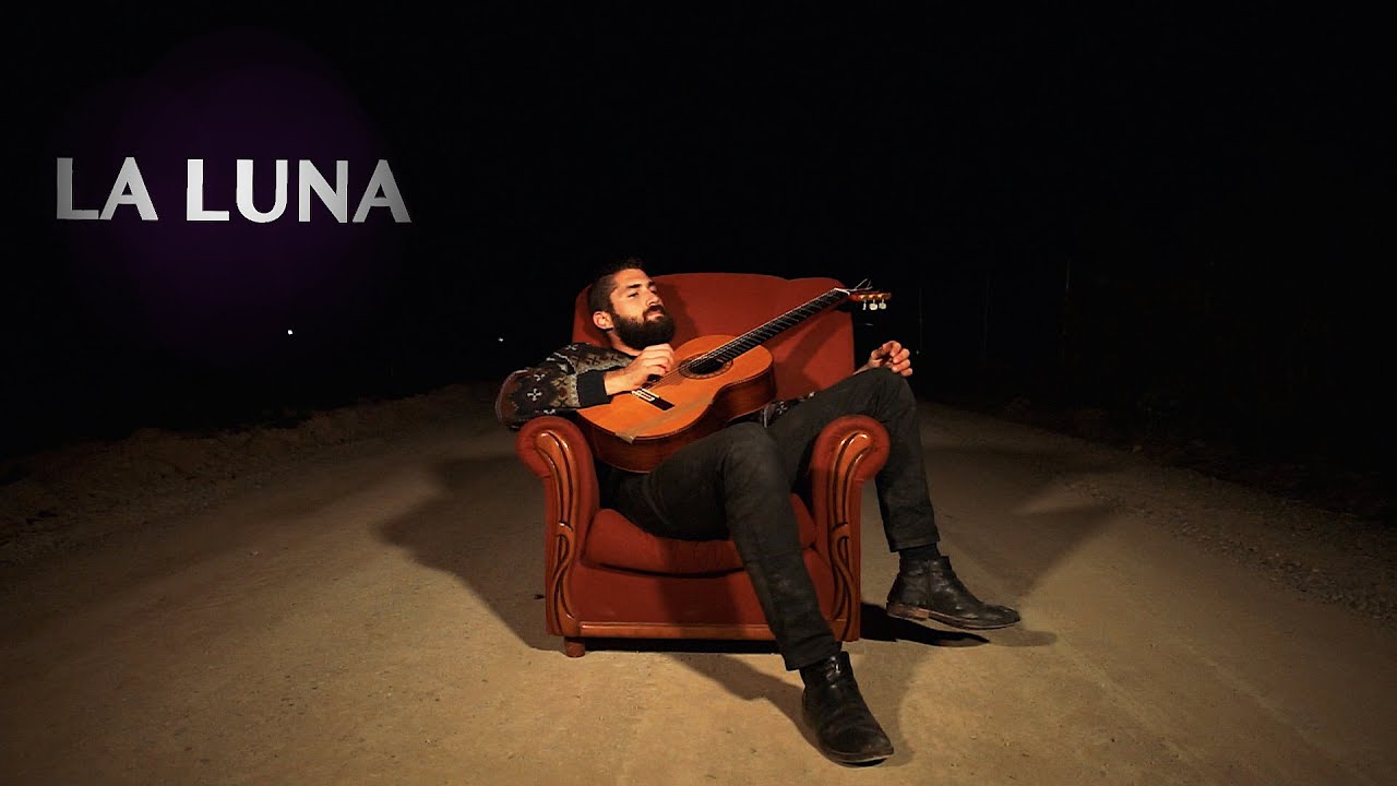 Astola en la campi&ntilde;a - La Luna