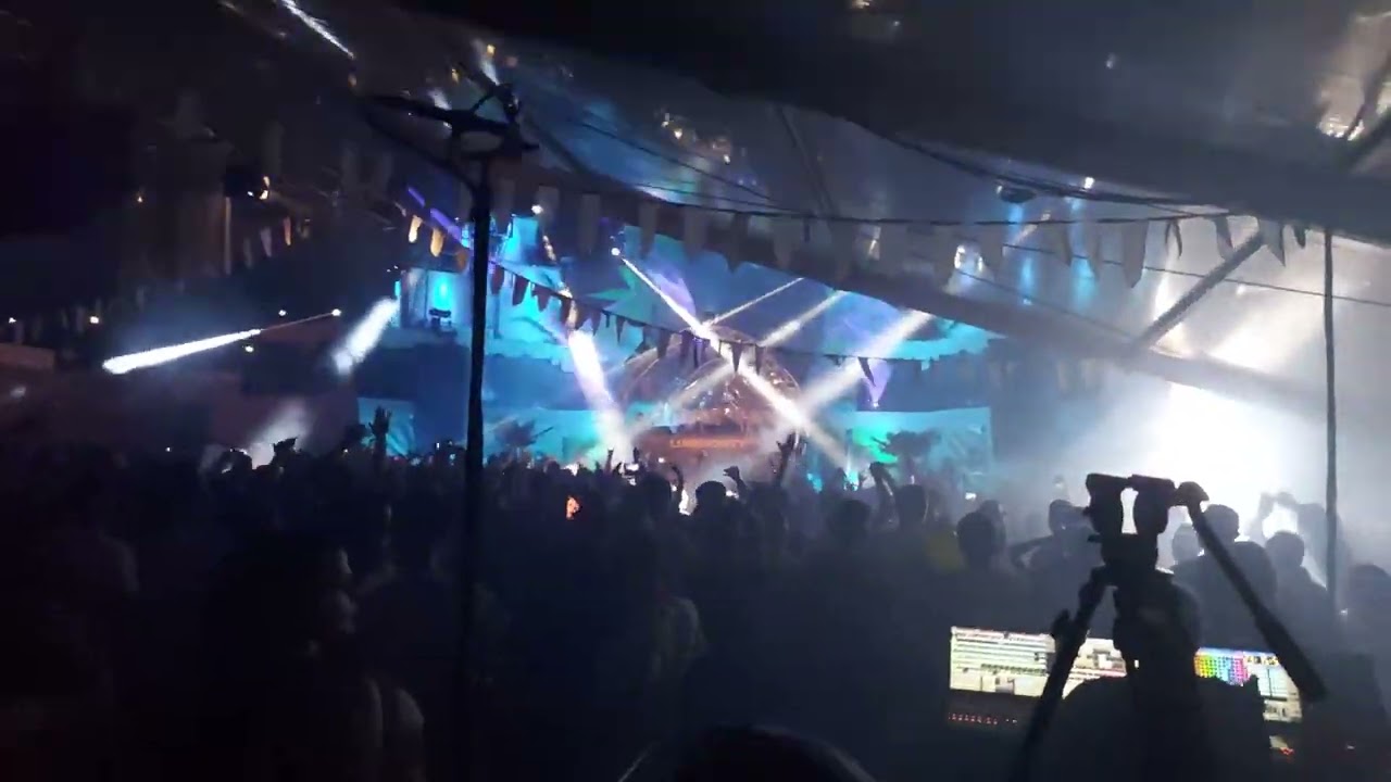 somebody loves you- Aly & Fila @LBF2022