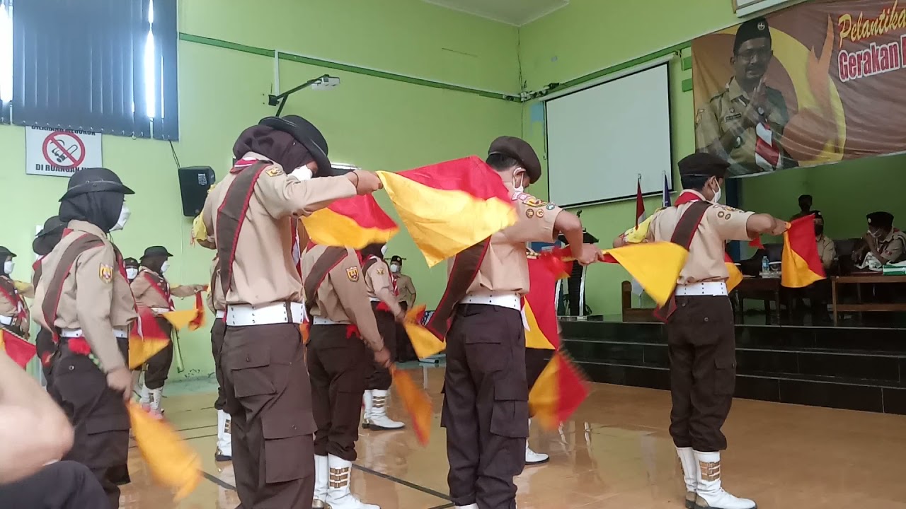 pramuka penggalang SMP N 2 Tarogong Kidul di bawah pimpinan Kakak Deden. mantap banget.