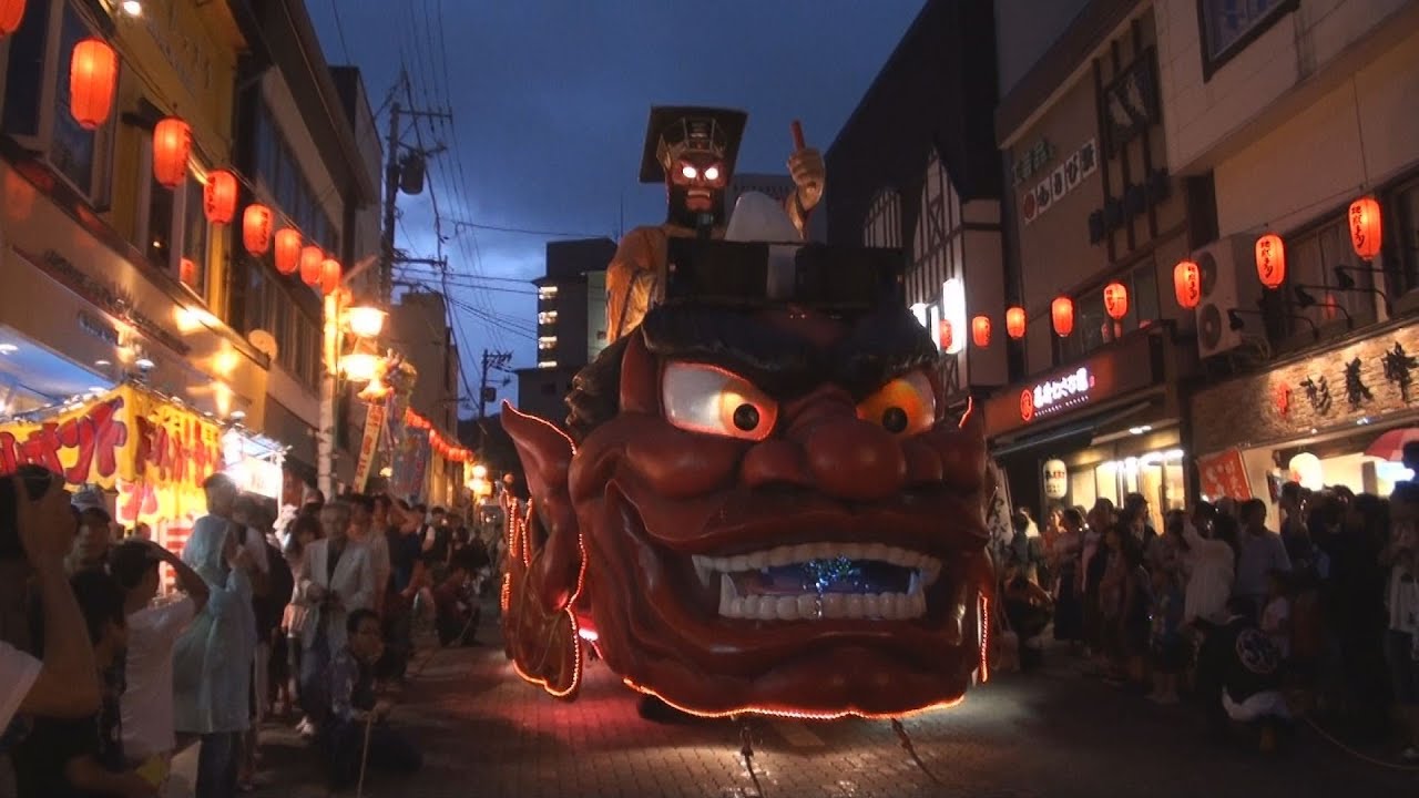 迫力の山車、泣きだす子も 北海道・登別で地獄祭り