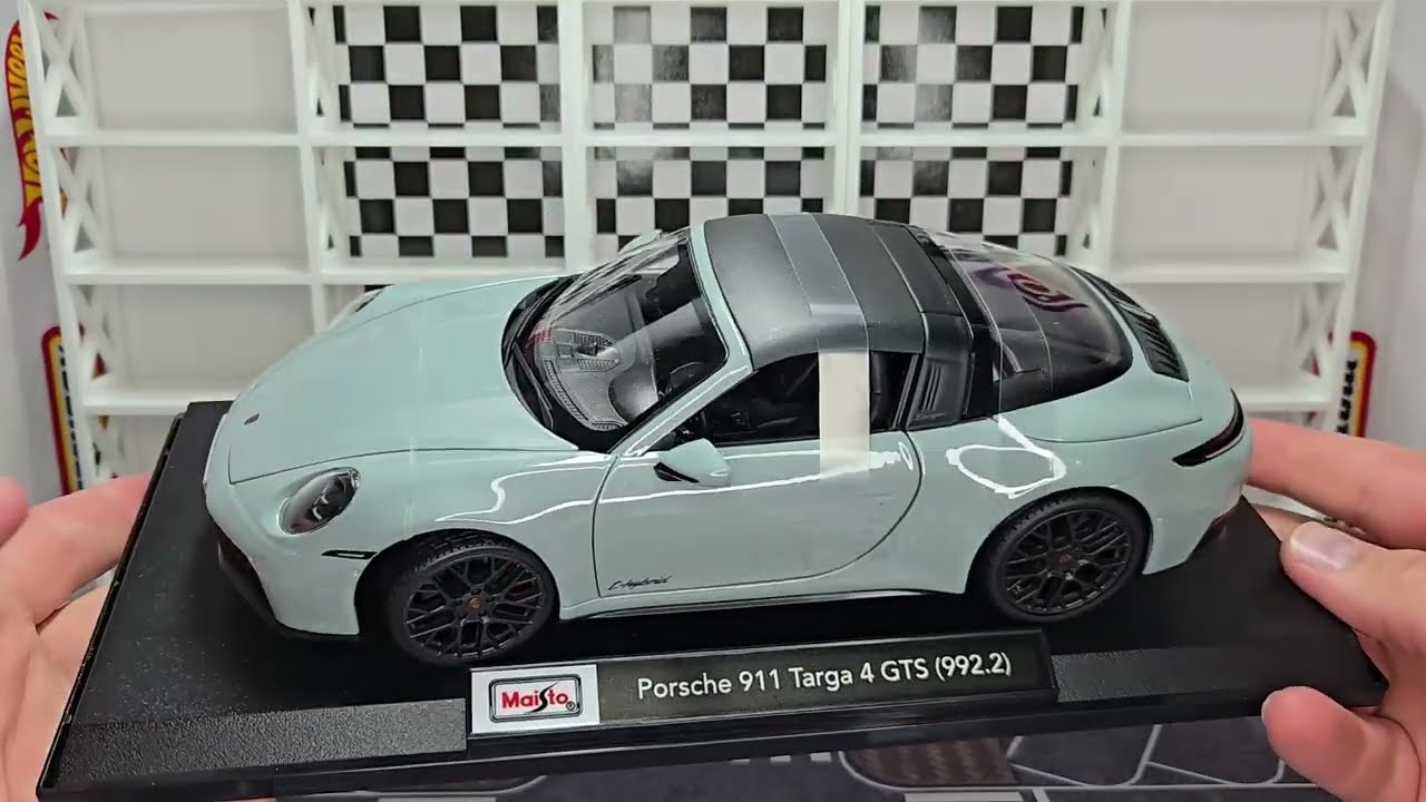Распаковка: Maisto — Porsche 911 Targa 4 GTS в масштабе 1/18 — Новинка 2025 года
