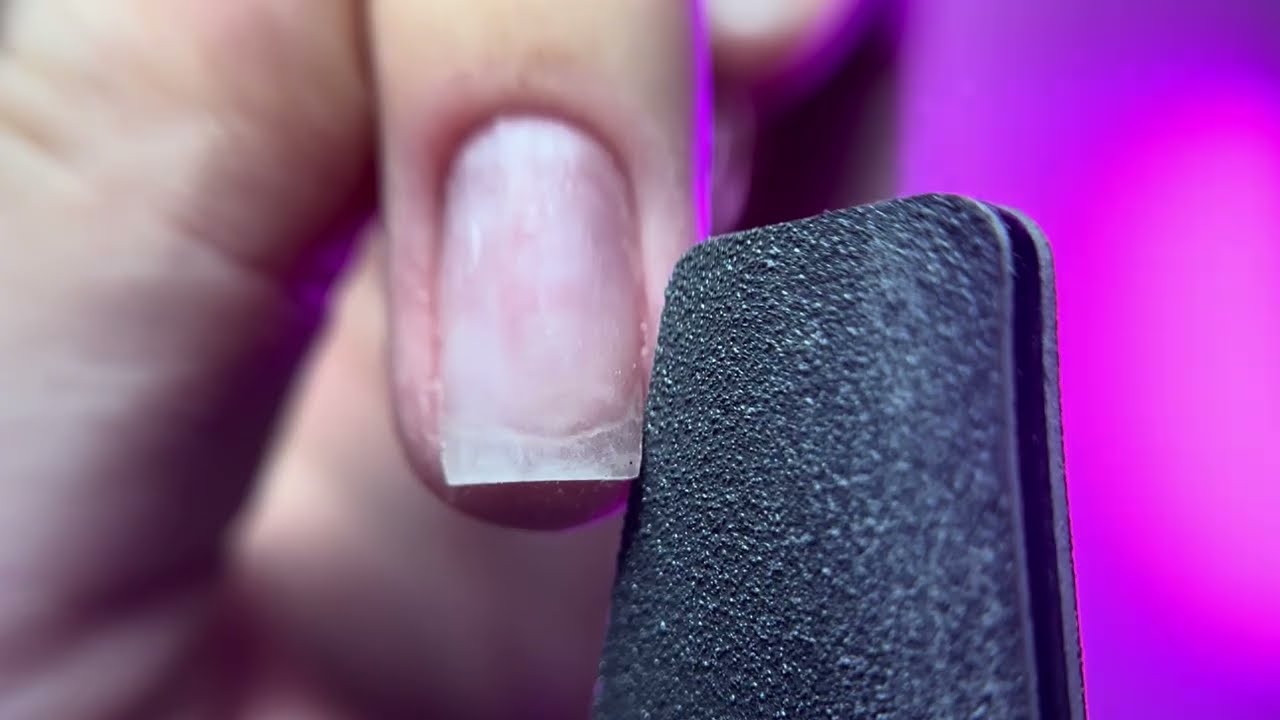QR 22 Comment r&eacute;aliser des ongles carr&eacute;s aigus avec Dazzi Nails