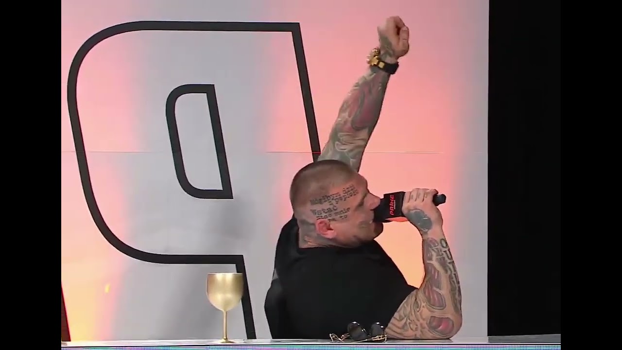 Popek parodiuje hymn Polski na konferencji prime mma