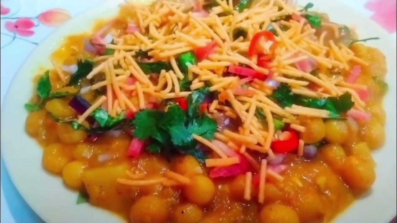 আলু মটরের ঘুগনি এইভাবে রান্না করলে স্বাদ টা একদম দোকানের মতনই হবে। Alu matar Ghugni recipe in Bangla