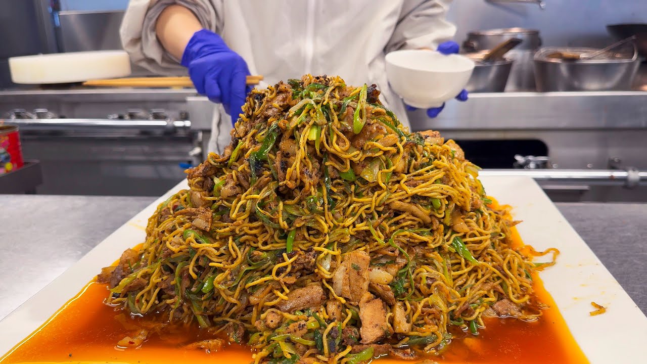 ずっしりと重い危険な焼きそば　Heavy and dangerous yakisoba