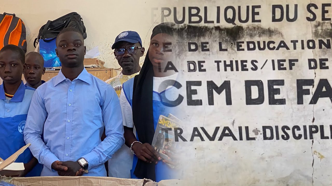 UN DON DE LIVRE OFFERT AUX ÉLÈVES DU CEM DE FADIAL PAR ADAMA NDIAYE