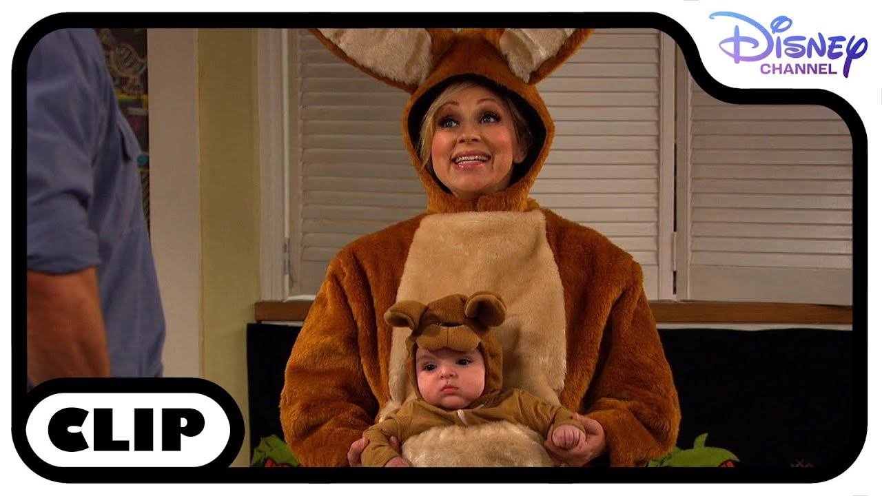 Le Halloween 🦘 | Good Luck Charlie @DisneyClubUK