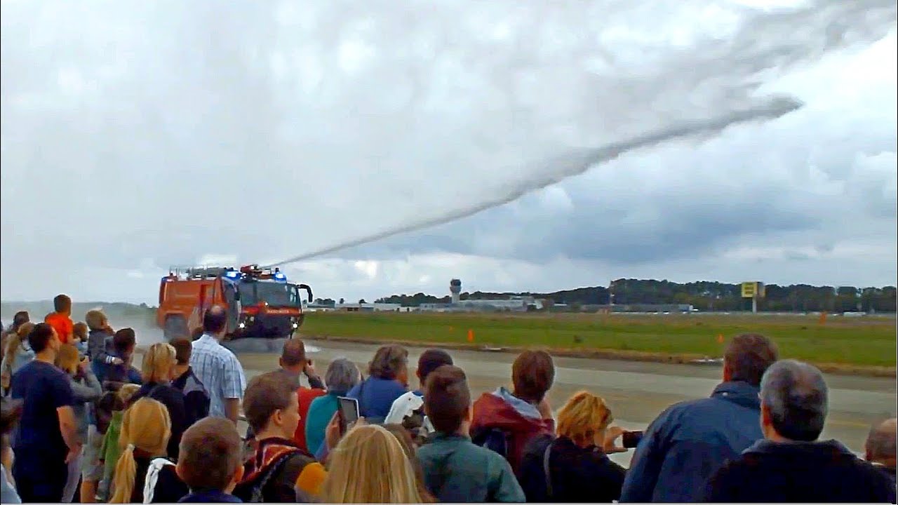 Rosenbauer Panther 6x6  CA5 crash tender deploys water cannon on public