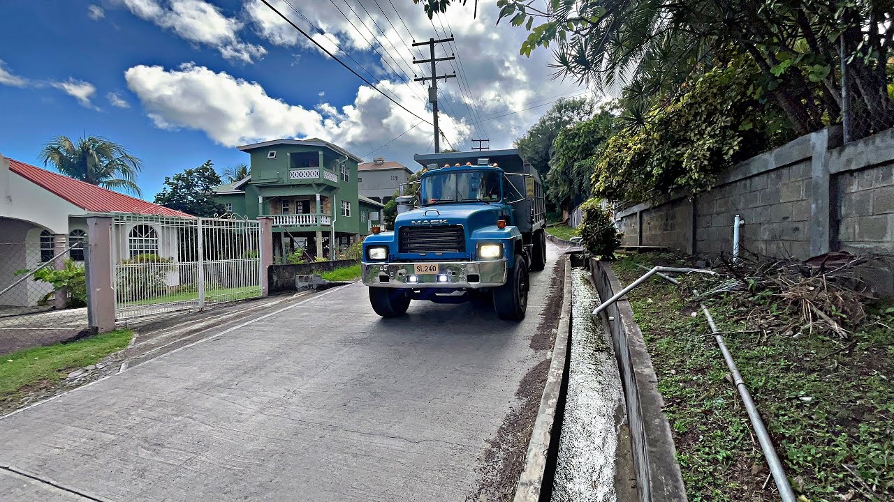 TRUCKS vs MT RUSH Quarry Road! 💪🔥 (Grenada Action)”