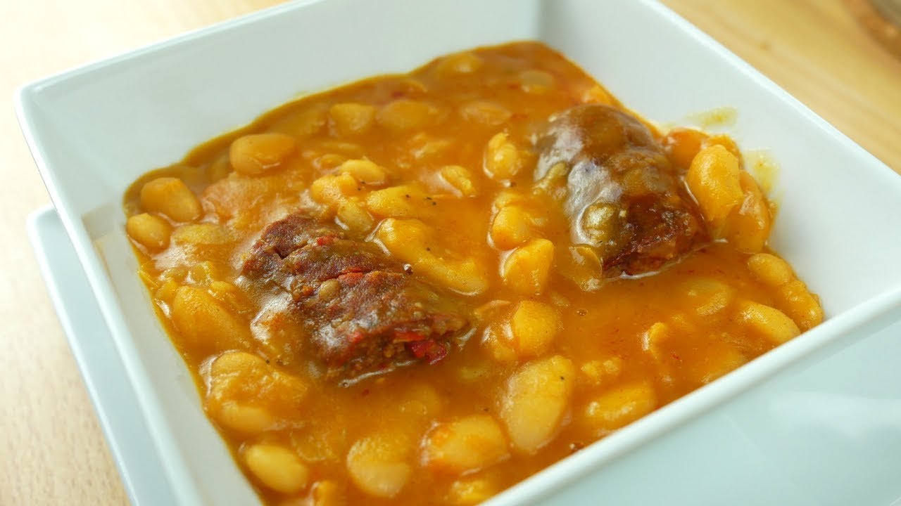 Fasule/Groshë/Pasul me Suxhuk | Beans with  Albanian Sausages recipe
