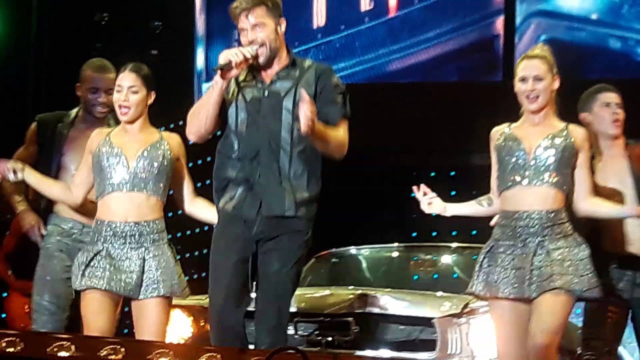 Ricky Martin tentado de risa, en Resistencia