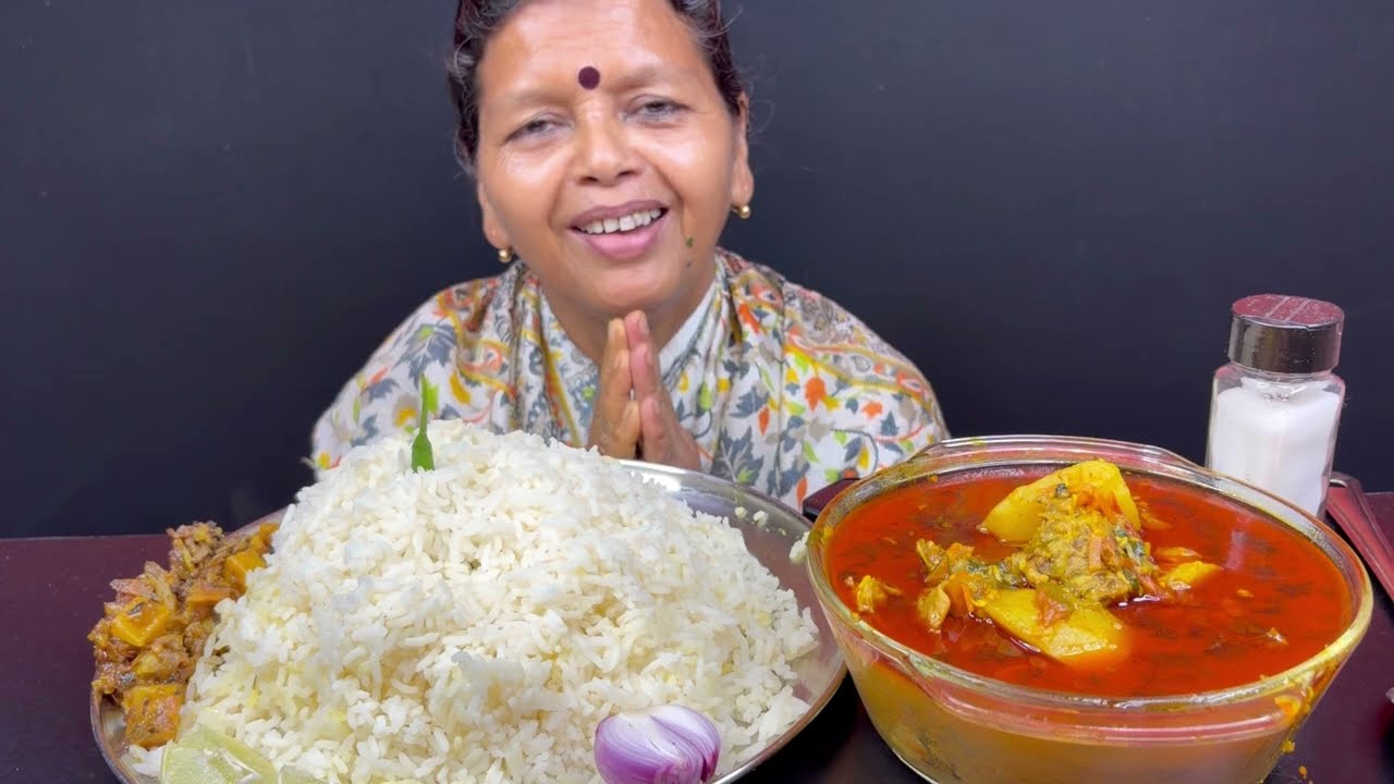 BIGBITES, EATING RICE WITH MURGIR PATLA JHOL.।।