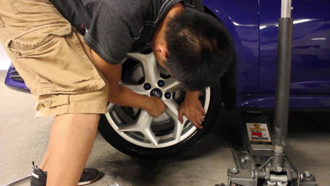 Ford Focus ST - Front Brake Pad Install (Save $200)