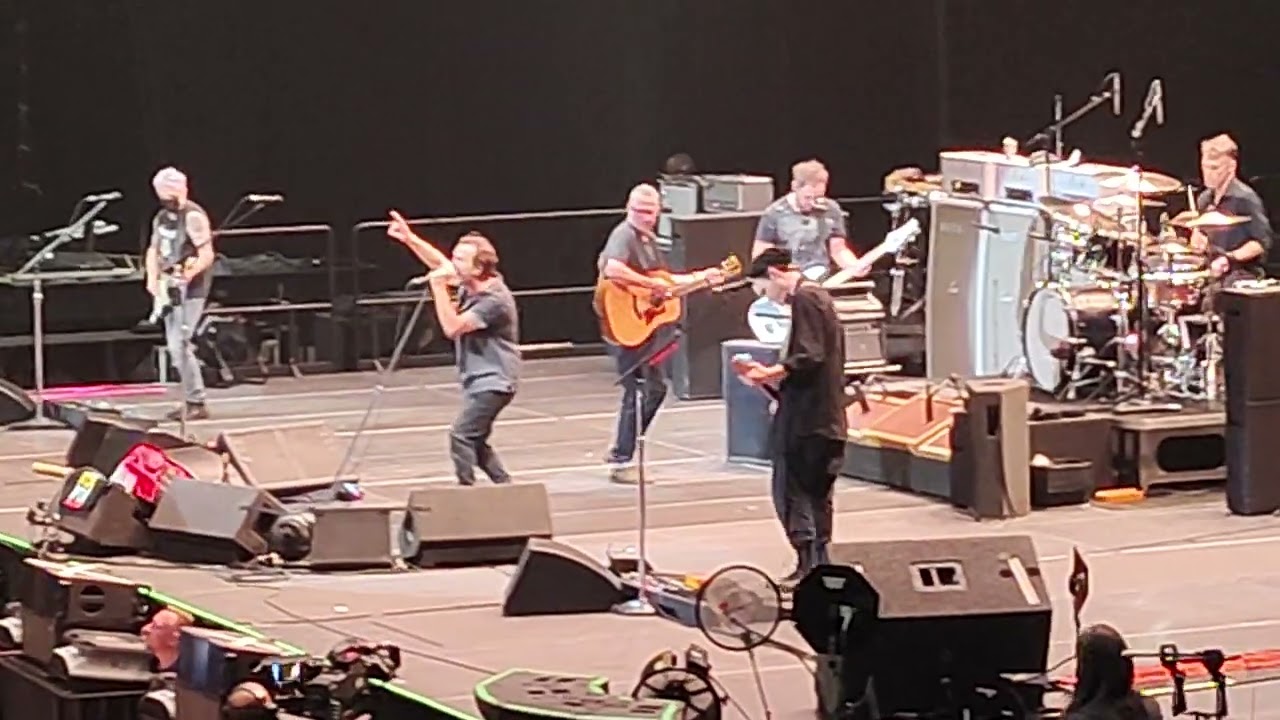 Pearl Jam All along the Watchtower 12.07.22. Budapest