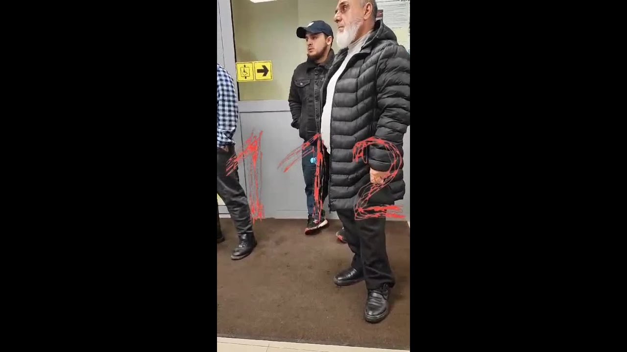 На видео &ndash; Исроил Исломов &ndash; отец семейства и два его сына, Диловар и Аминчон.