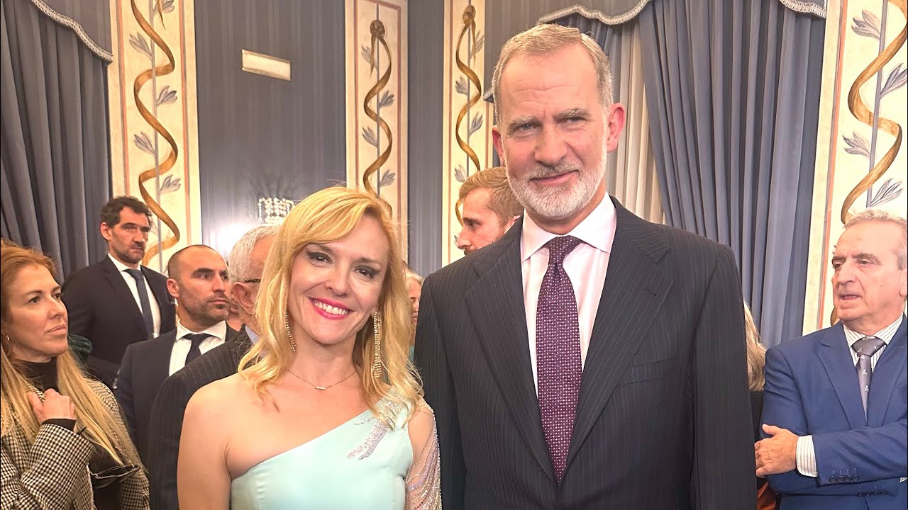 Esther Toledano COVER Héroes del Silencio “ENTRE DOS TIERRAS” para la tercera edición Premios 20m