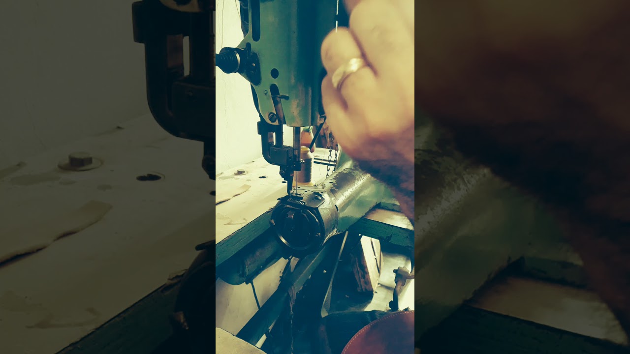 Máquina antigua Adler para coser cuero grueso