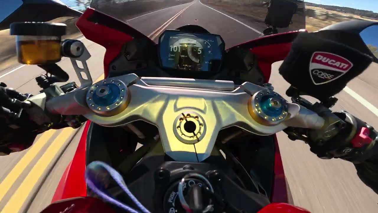 Ducati Panigale V2 S - Zoomies!