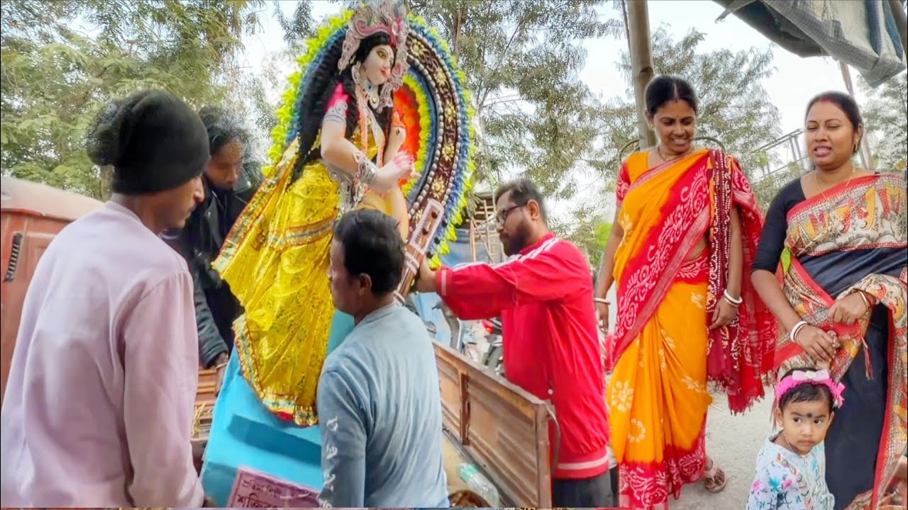 সবাইমিলে আনন্দ করতে করতে সরস্বতী ঠাকুর আনতে গেলাম