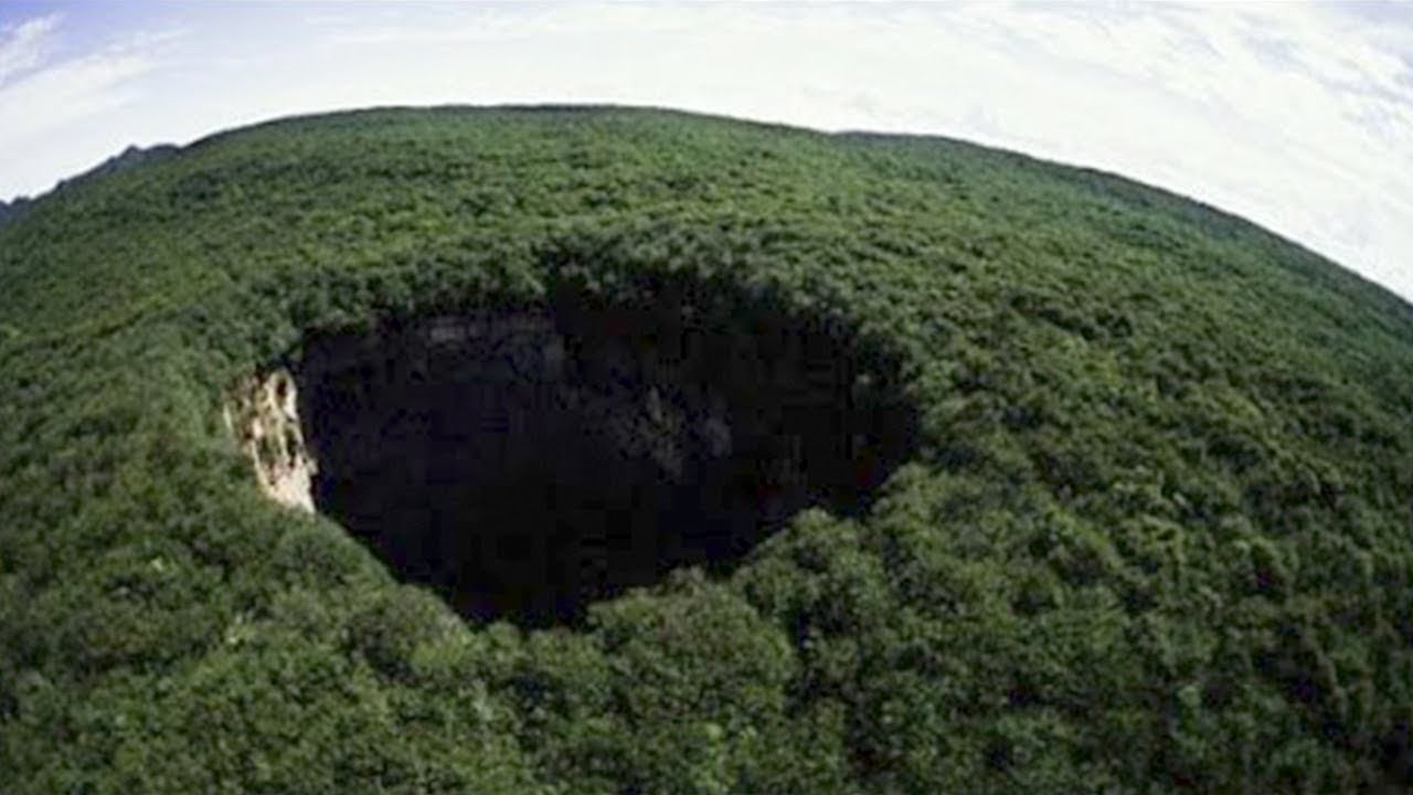 Tento dron vletěl do Melovy díry a to, co zachytil, děsí celý svět