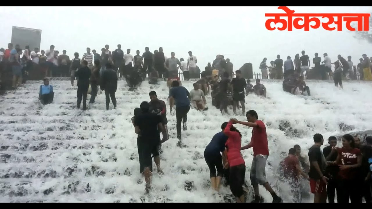 Bhushi Dam: Tourists enjoying the weekend at the overflowing dam