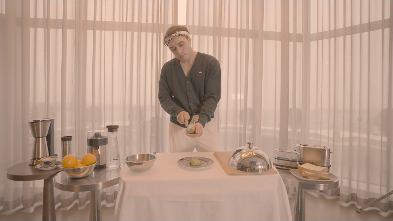 Room Service: Emir Elidemir