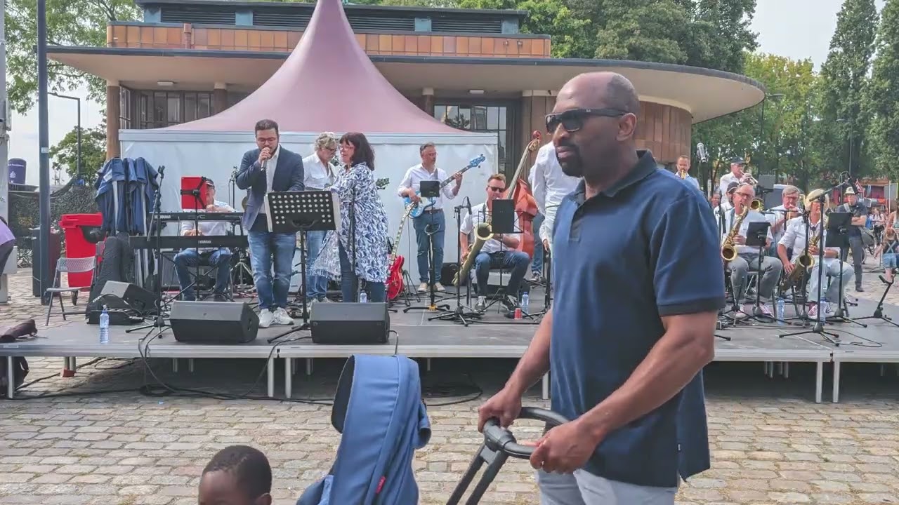 Wereld Haven Dagen op 6-9-2025 , optreden van Antoinette Teuteberg met De Big Fun Band