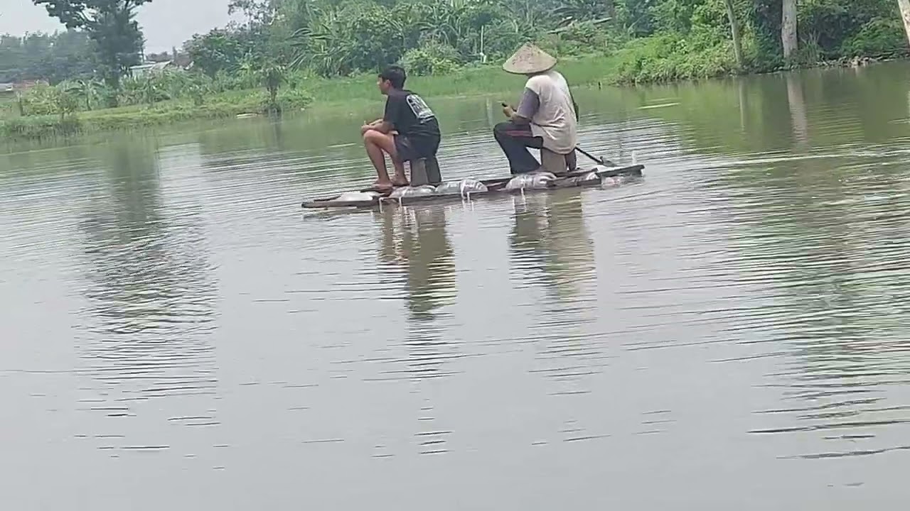 IDE KREATIF BIKIN PERAHU RAKIT DARI GALON LE MINERAL