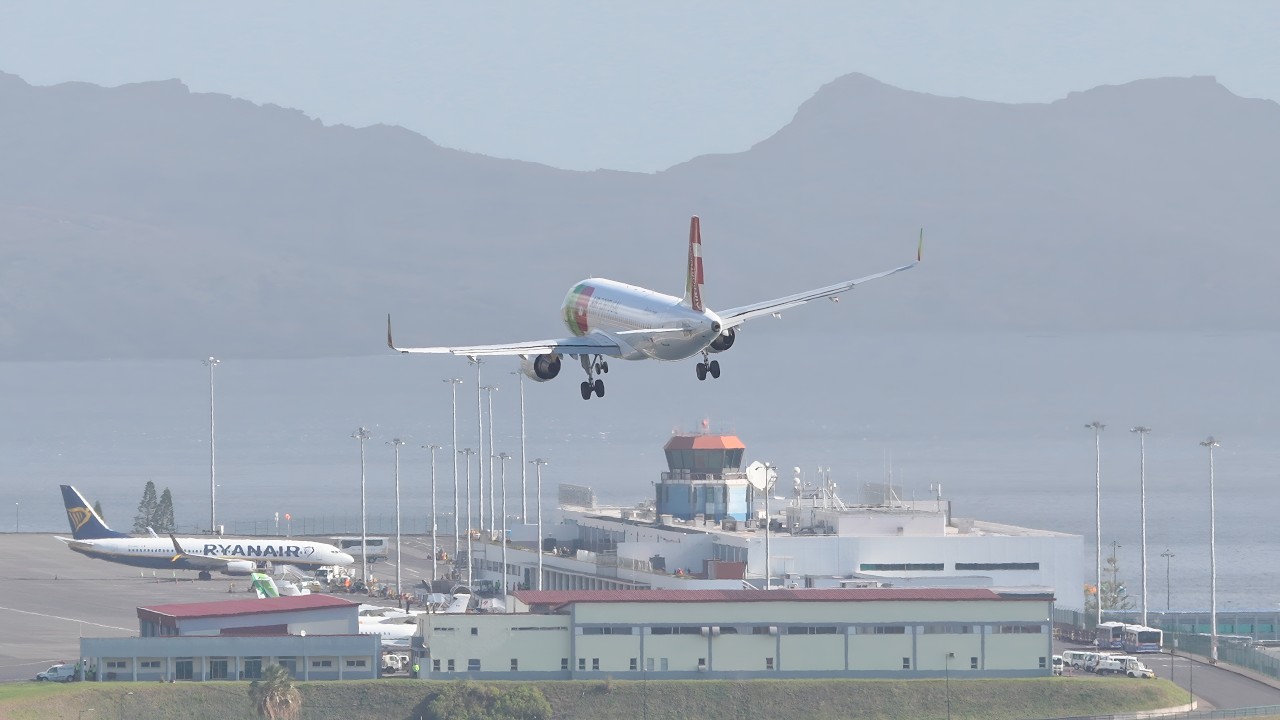 24MIN OF CROSSWIND LANDINGS at Madeira Airport