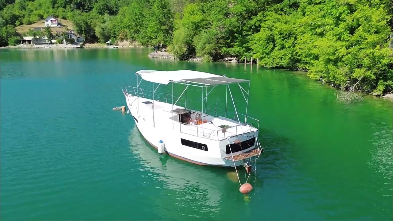 Jezero Perućac (sme&scaron;taj)