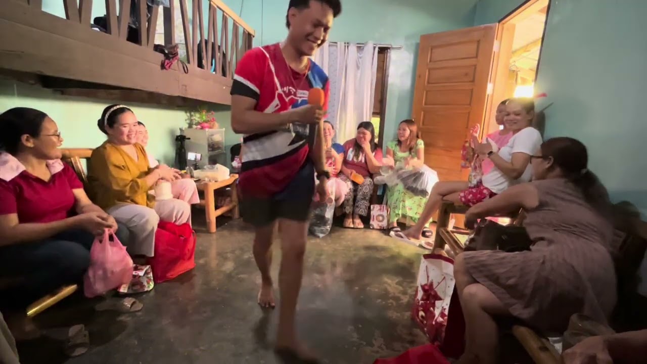 NALIPAY SI NANAY SA AMONG YEAR END PARTY/DINAKDAKAY SA MGA REGALO