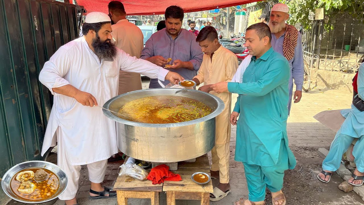 The Ultimate Street Food Tour | Lahore&rsquo;s Budget Breakfast Anda Chanay