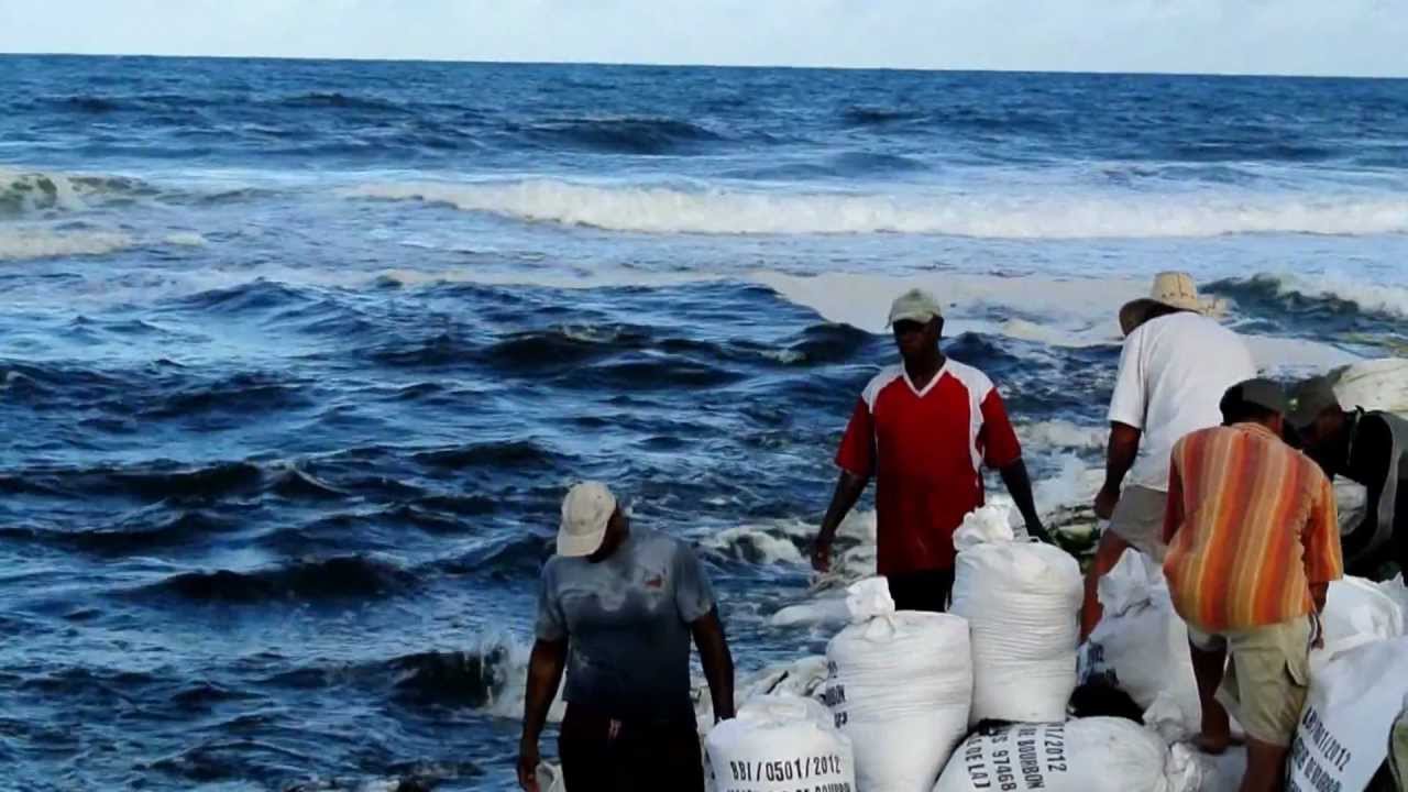 PÈCHE...A LA  RIVIÈRE DES ROCHES,  île de la réunion..
