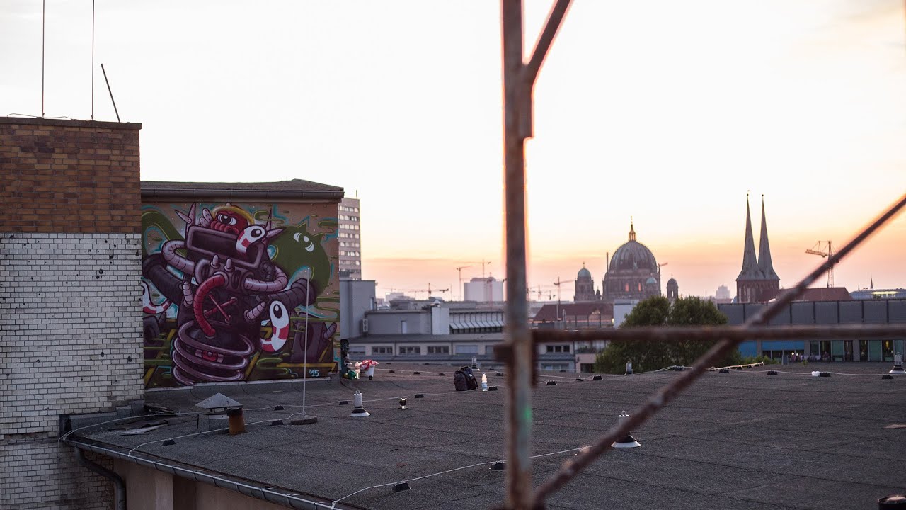 Age Age - "out of the box" - urban art graffiti Berlin