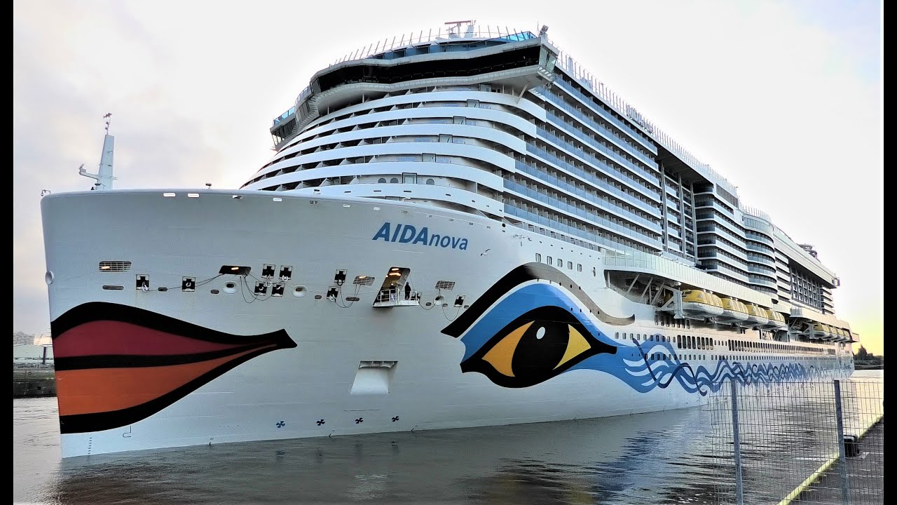 1080p AIDAnova fantastisches erstes Anlegeman&ouml;ver im Kreuzfahrtjahr 2022 in Hamburg 03.05.2022