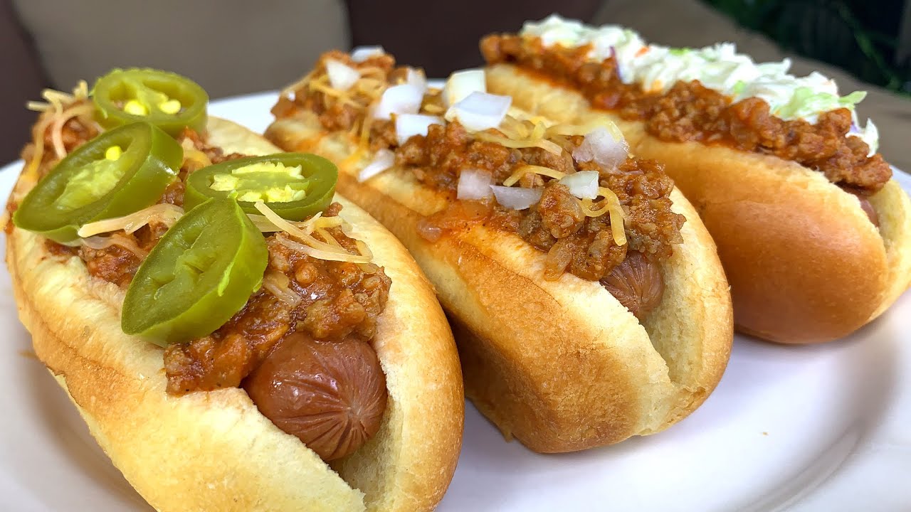 HOW TO MAKE CHILI CHEESE DOGS!