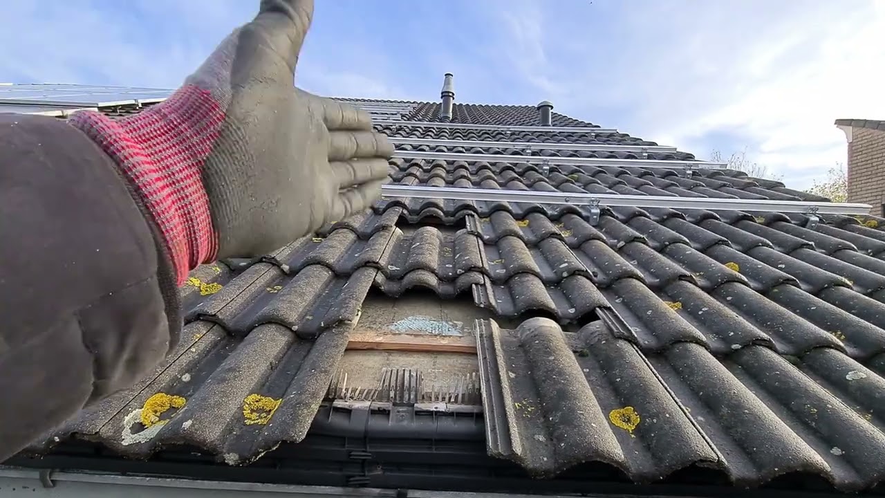 12 JA solar 395wp zonnepanelen installeren op een 2 onder 1 kap 395wp micro omvormers en EVO